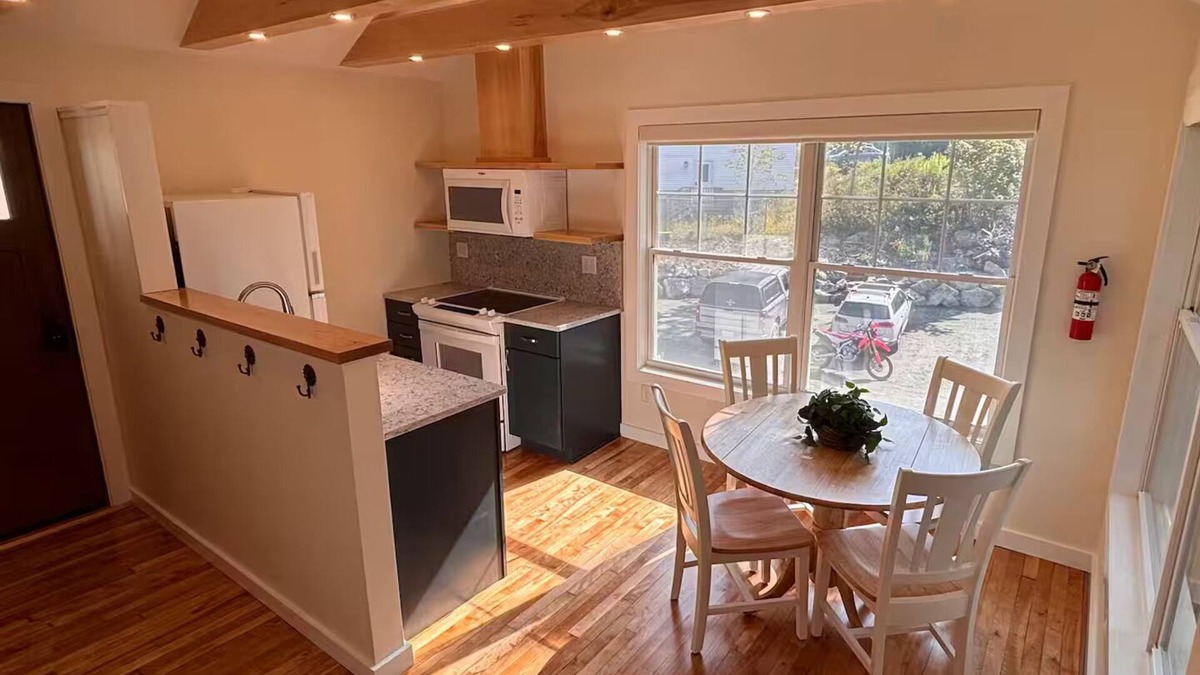Northeast Harbor Apartment | Acadia National Park- Bar Harbor Maine 2nd Story + Gym Access