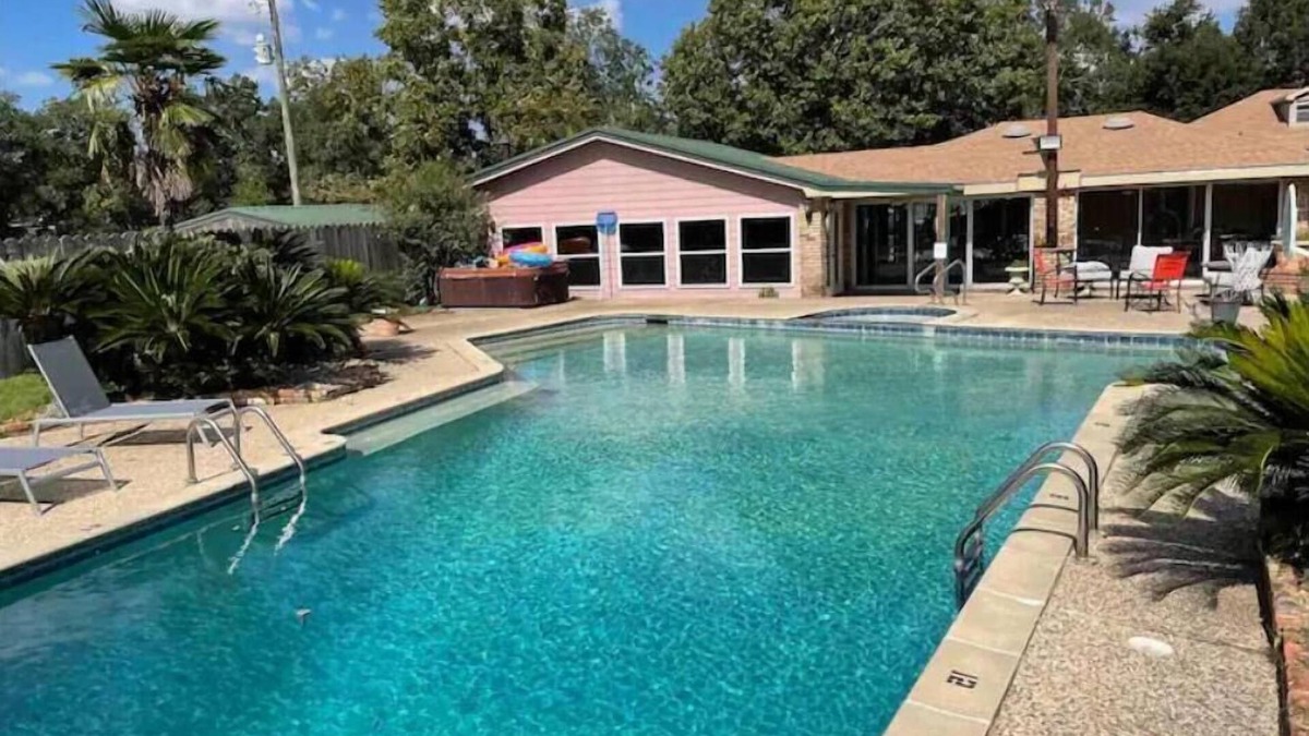 Lafayette House | Acadie EVENT Retreat w/POOL for 14+ w/GameRoom