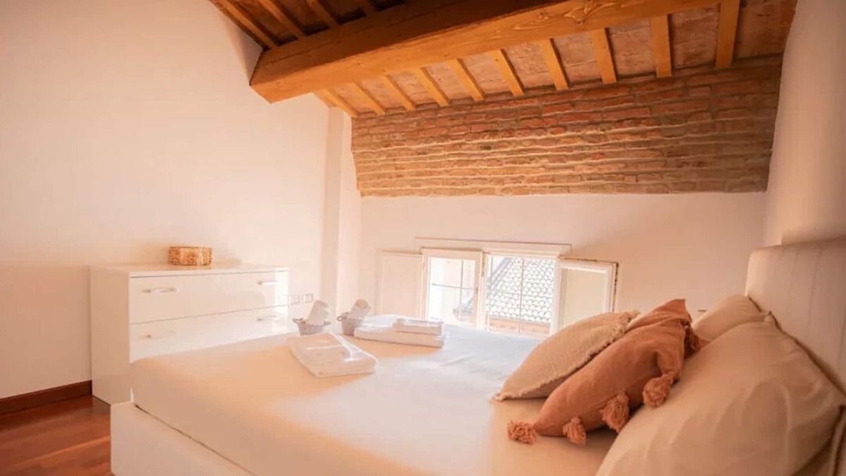 Ferrara Historic Centre Apartment | Access for guest