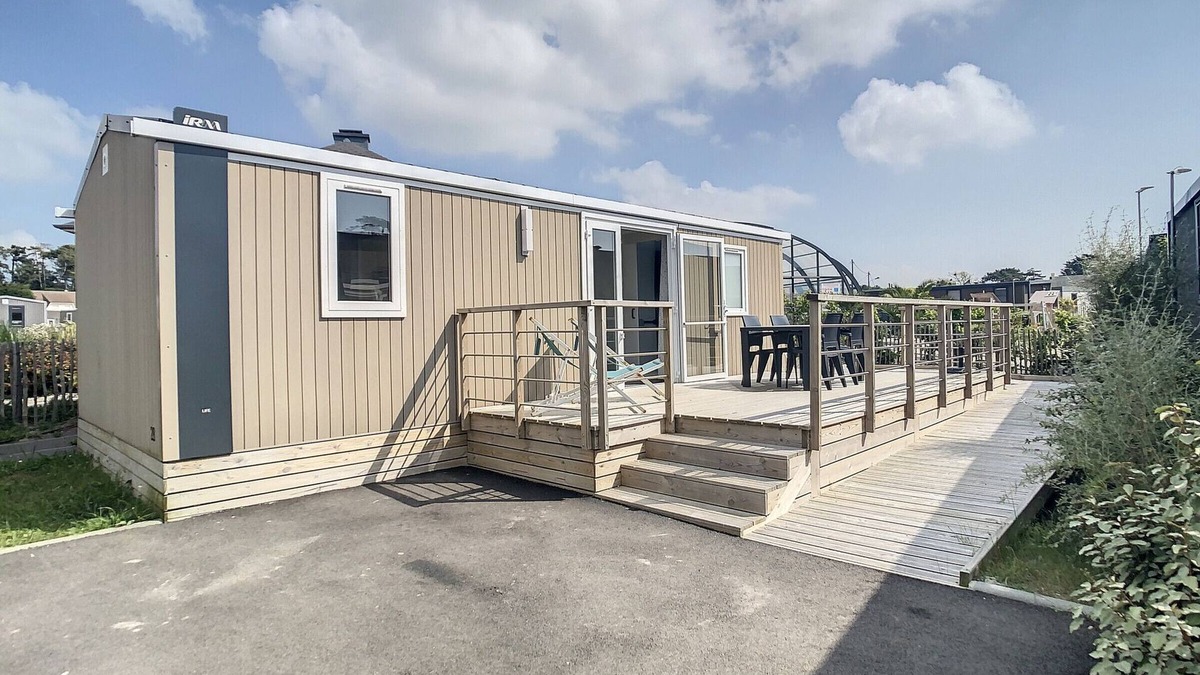 Jullouville-les-Pins House | Accessible Comfort Mobile Home: 4 Guests, 200m from Beach, Heated Pool, Fitness Room, Parking