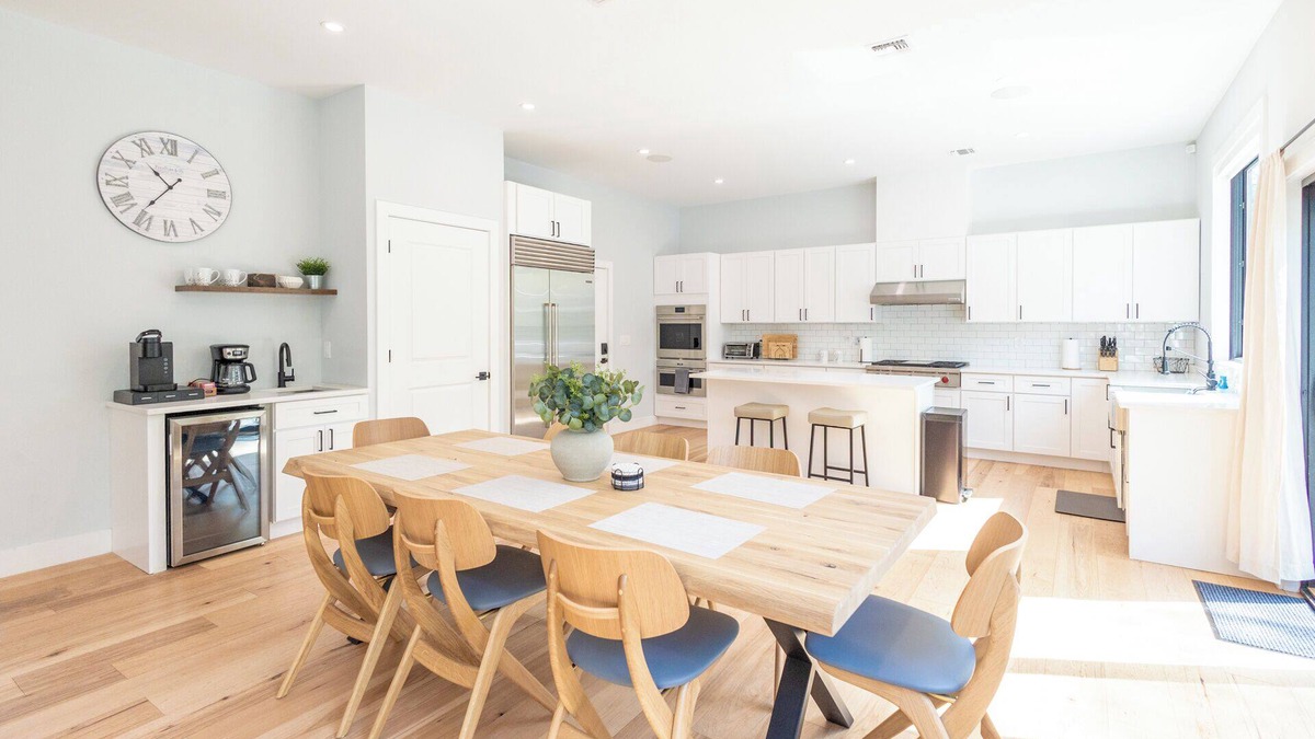 Edison House | Accessible, Executive 4 bed, 4 bath, Office, EV Charger, Fenced Yard, Garage