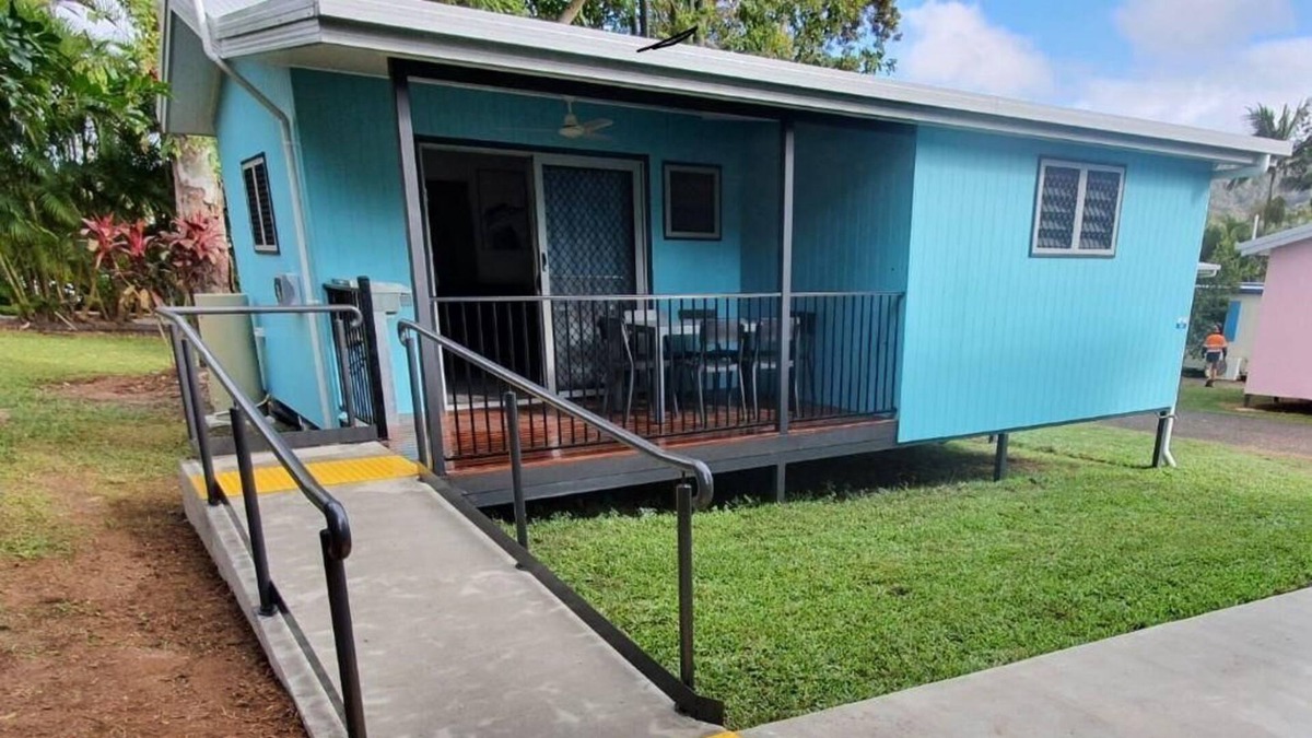 Tinaroo Villa | Accessible Villa 1 BR - Fully self-contained, wheelchair friendly, 1 Queen, 1 Sofa, 1 Trundle