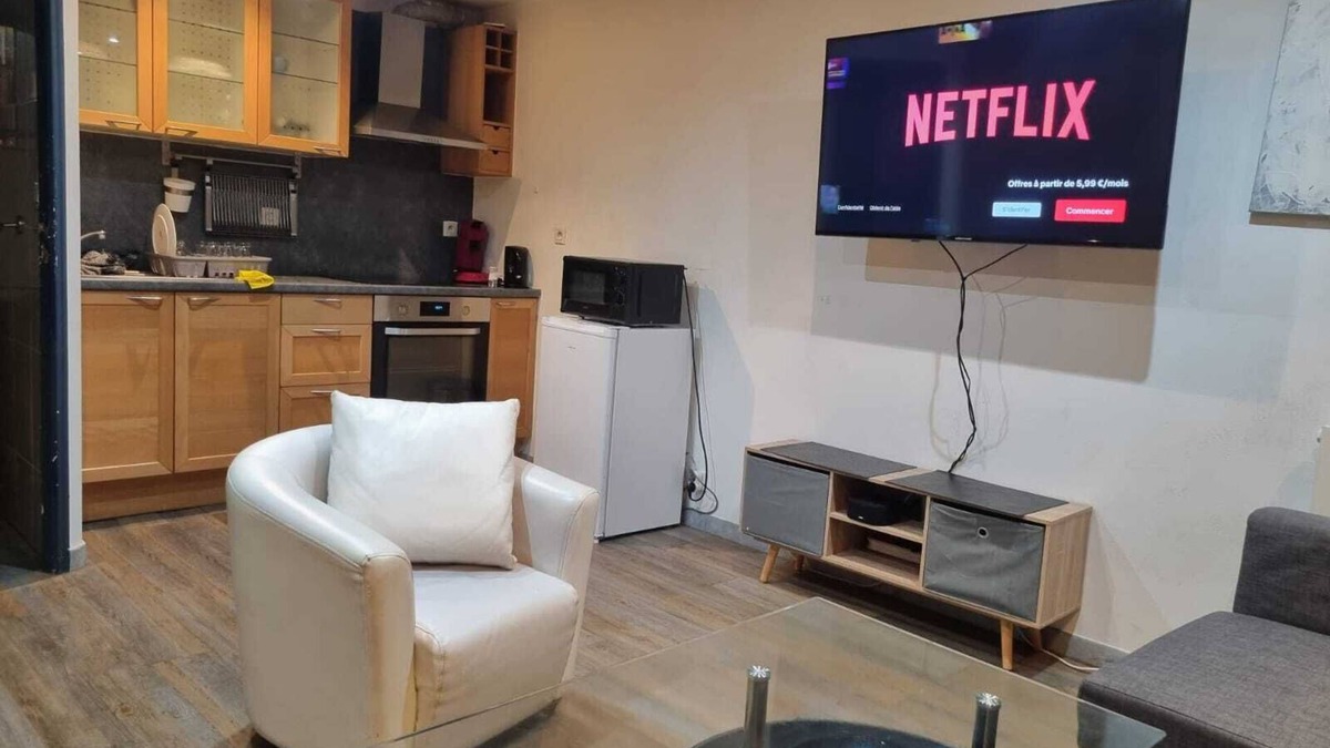 Villeneuve-Saint-Georges Apartment | Accommodation with room near airport