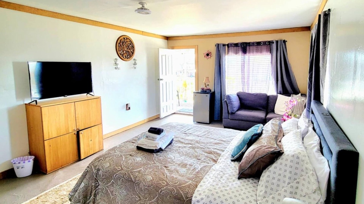 Tecate Municipality Apartment | Accommodation 2 Bedrooms Bathroom and terrace with beautiful scenery