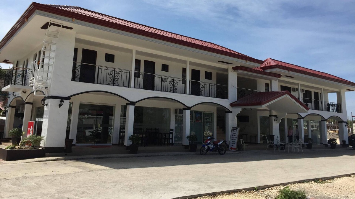 Danao Apartment | accommodates up to 6, with high-speed WiFi connection, fully functional kitchen