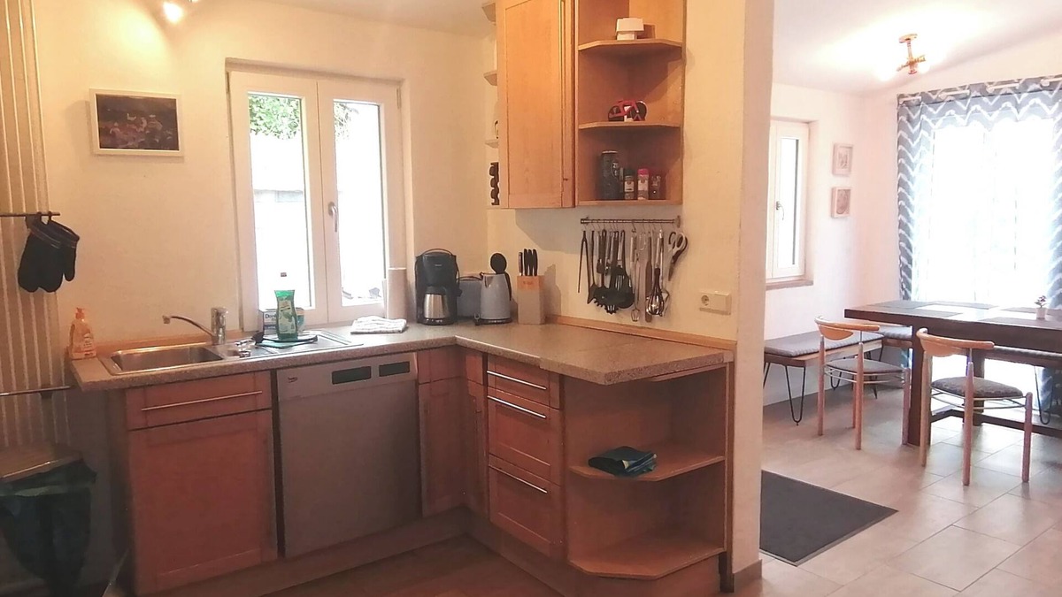 Neuerburg House | Accommodation for 6 guests with 3 bedrooms, 3 bathrooms & parking spaces
