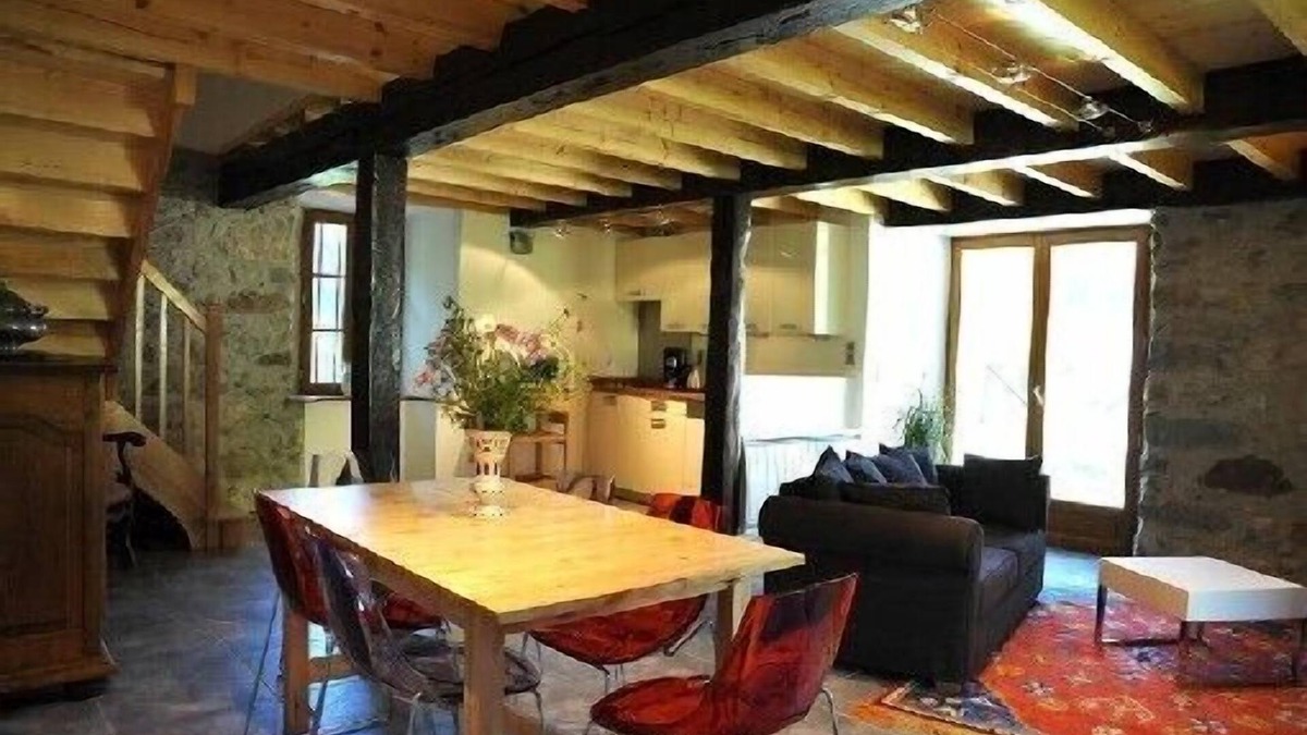 Aucun Cottage | Accommodation in authentic barn in the heart of the valley dAzun, mountain views