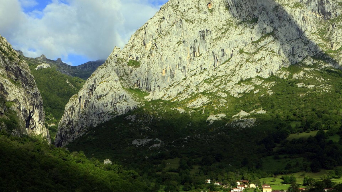 Taranes Apartment | Accommodation in the mountains. Jacuzzi. Picos de Europa. Asturias. Cangas de Onis.