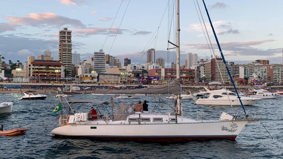 Comercio Boat Rental | Accommodation in Sailboat 40 feet