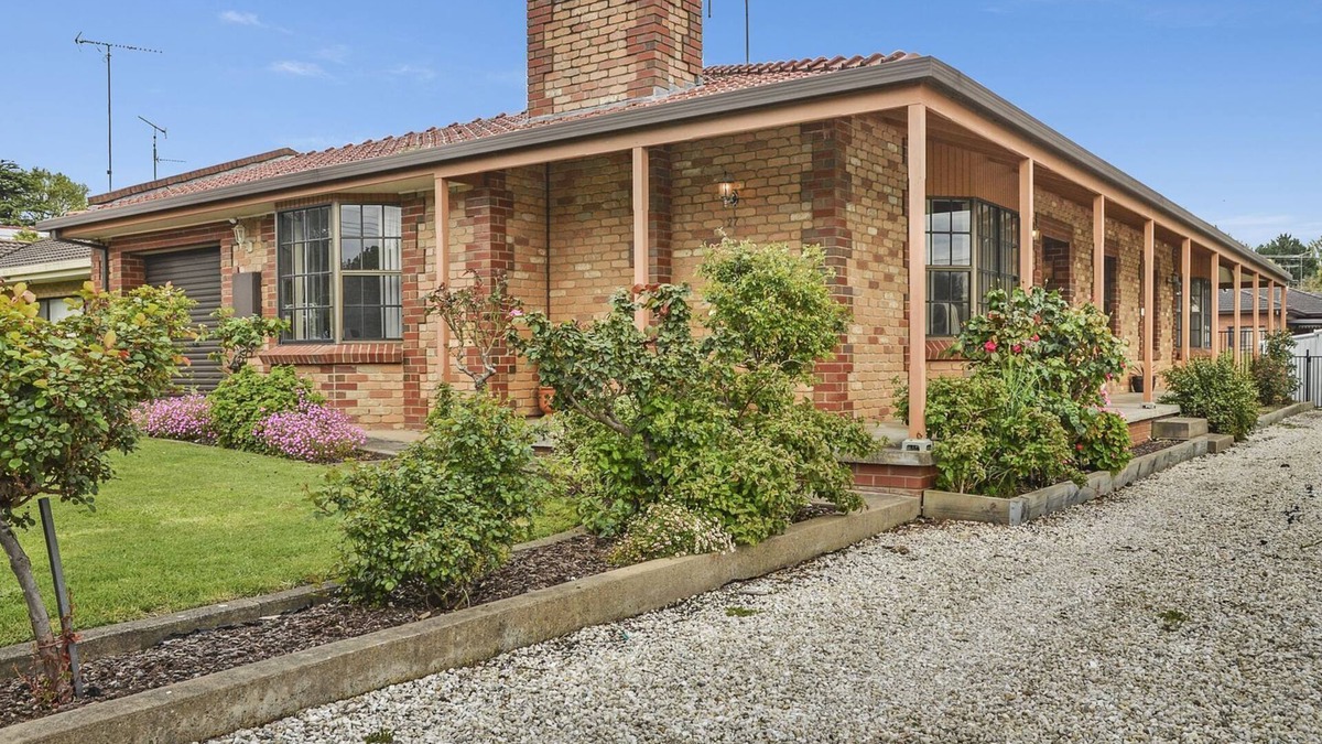 Mount Gambier House | Accommodation on Clezy