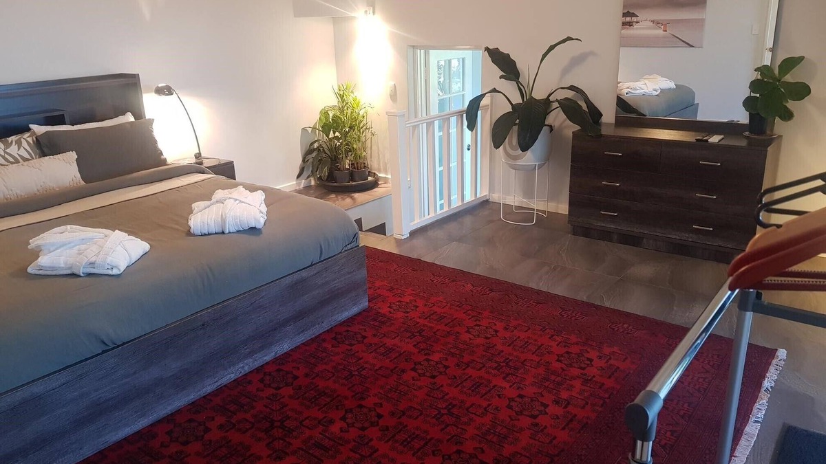 Swan View House | Accommodation on the escarpment of Perth Hills - incredible views and sunsets