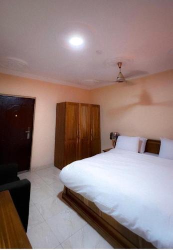 Bono East Region House | Accra-5Bedroom-3Bathroom-PrivateParking