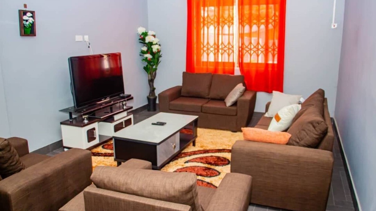 Ngleshi Amanfro Apartment | Accra cosy homes : Beaches and West Hills Mall within reach