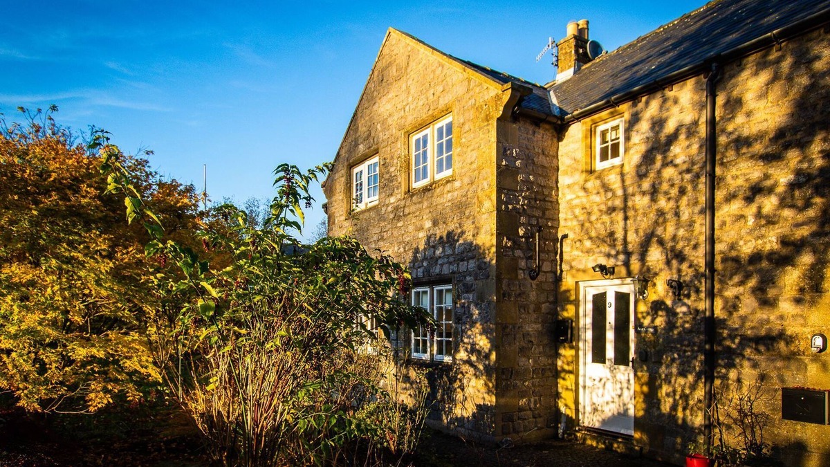 Tideswell Cottage | Acer Cottage - a cottage that sleeps 4 guests in 2 bedrooms