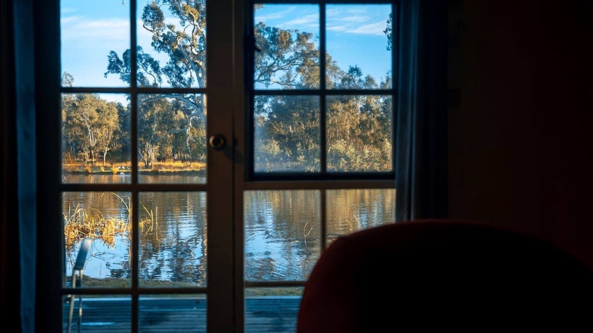 Acheron Cabin | Acheron Valley Country Retreat Lakefront Rooms (LR)