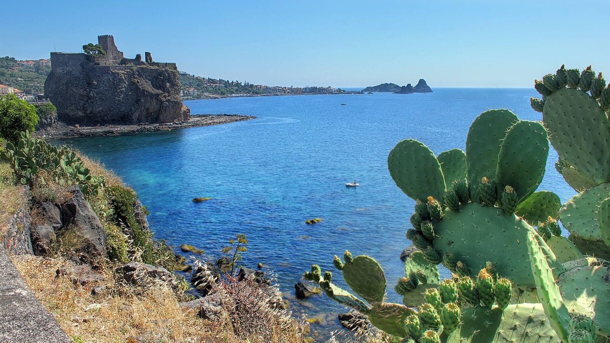 Aci Catena House | Aci Trezza - Charming Home "Il Moro" - a few minutes from the sea and golf club