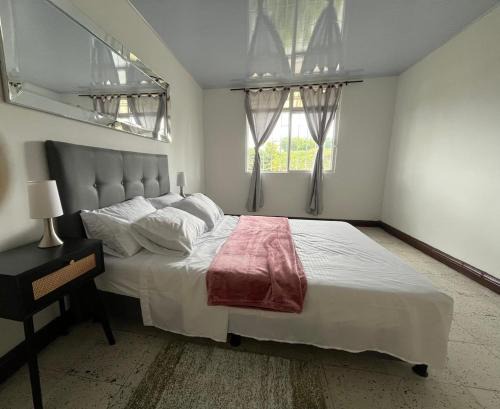 Calarca Apartment | ACOGEDOR APARTAMENTO DISPONIBLE eN CALARCA QUINDIO EXCELENTE UBICACION EN CONJUNTO CERRADO 2 HABITACIONES PARKING BIEN EQUIPADO
