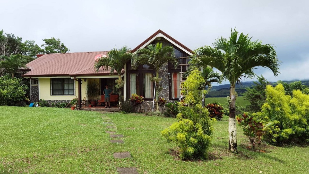 Tierras Morenas House | Acogedora casa en la montaña con piscina infinita