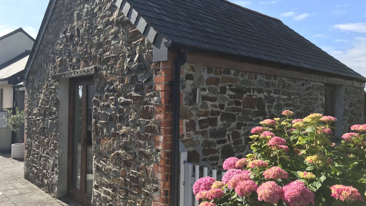 Widemouth Bay House | Acorn Barn Sleeps 4 (2 Bedrooms)