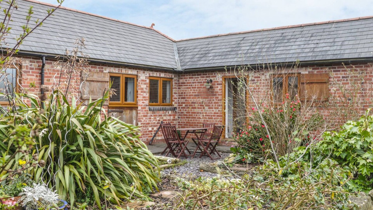 Burlton Cottage | ACORN COTTAGE 2, family friendly, with a garden in Burlton