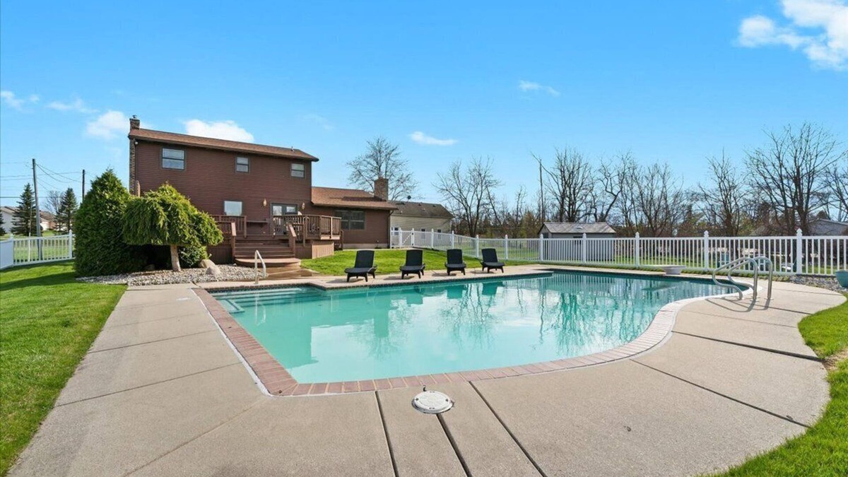 Grand Blanc House | Acorn House - 3 bedroom home with an inground pool, hot tub and a gas fireplace!