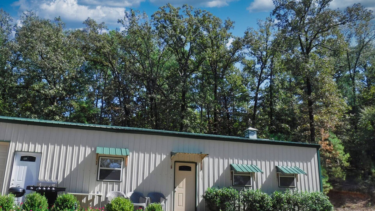 Avinger Apartment | Acorn Timbers Apartment - Lakefront apartment with pier on Lake O' the Pines.