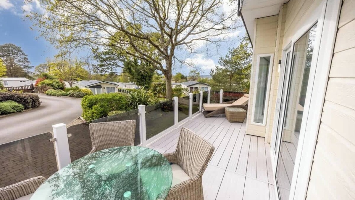 Hamworthy House | Acorns Summary: Three