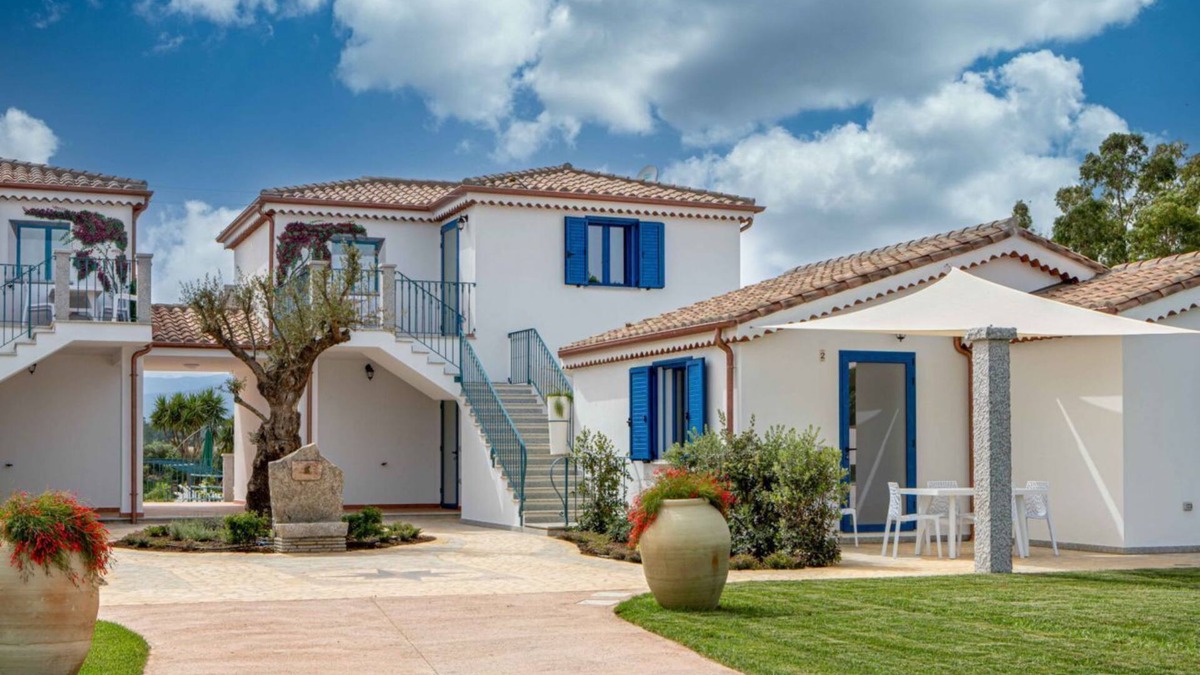 Cardedu Apartment | Acquamarina n.2 in residence with swimming pool just 50m from the sea.