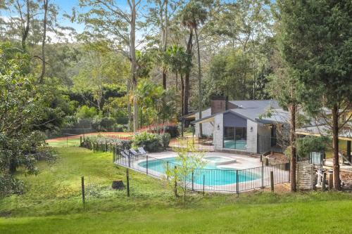 Holgate House | Acreage Estate -Mini Horses -Outdoor Spa -Tennis Court