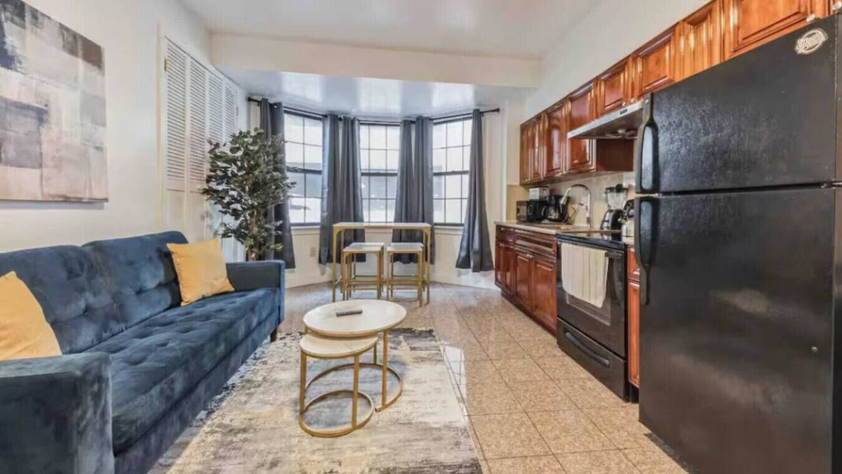 Center City Apartment | Across from Convention Center | Sleeps 6 | 3F