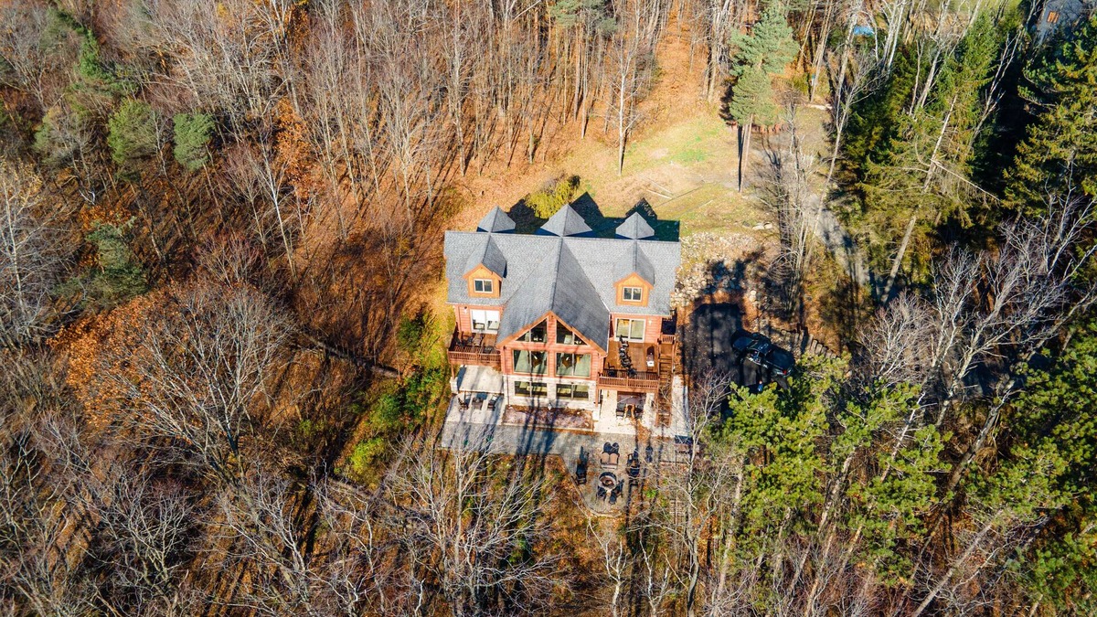 Ellicottville House | Across from Holimont Ski Resort & 1.5 miles from downtown shopping district.