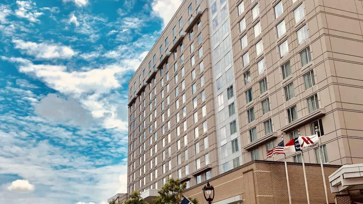 Downtown Hotel | Across Raleigh Convention Center + Dining & Pool