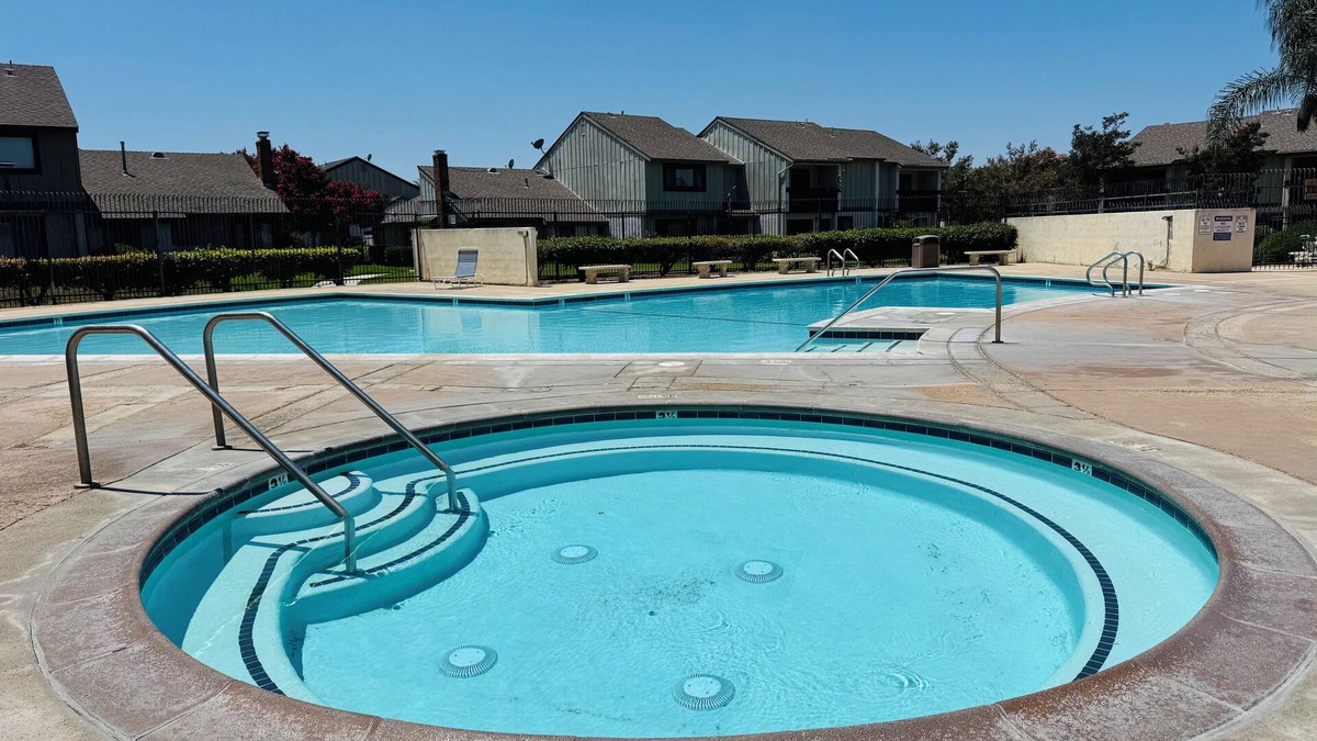 Hermosa Village House | Across Street from Disneyland Full Kitchen Washer/Dryer Pool/Spa Free Parking