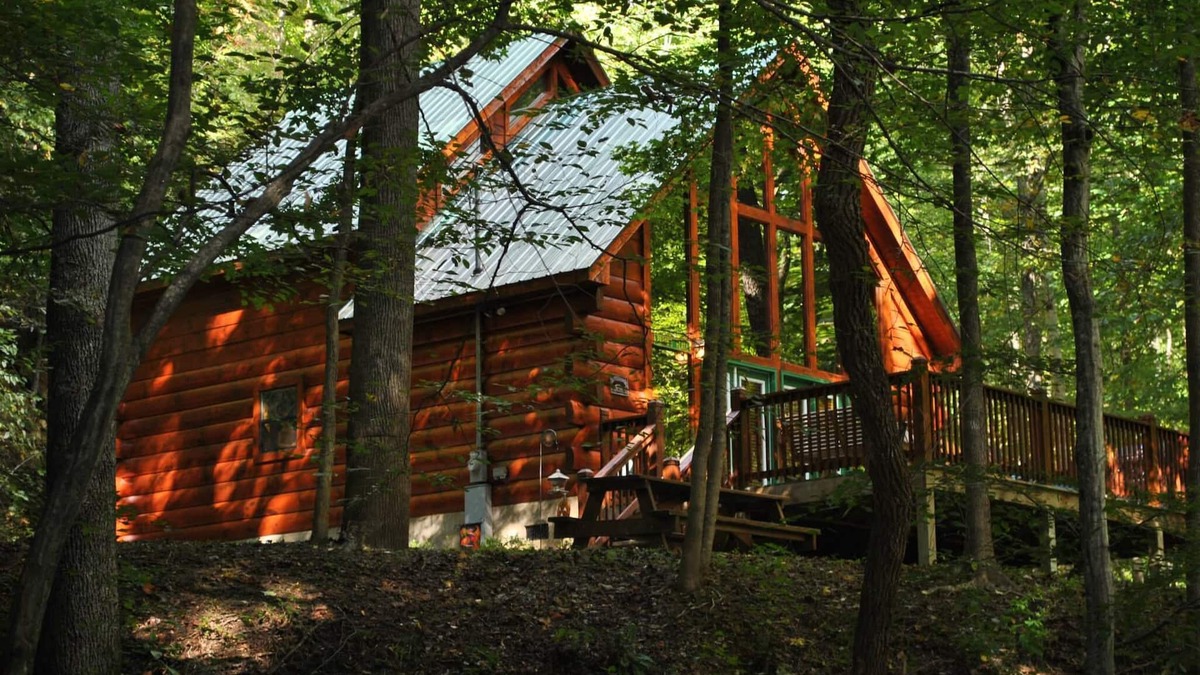 Gatlinburg Cabin | Across the road from the National Park boundary! 1.8 miles from downtown!