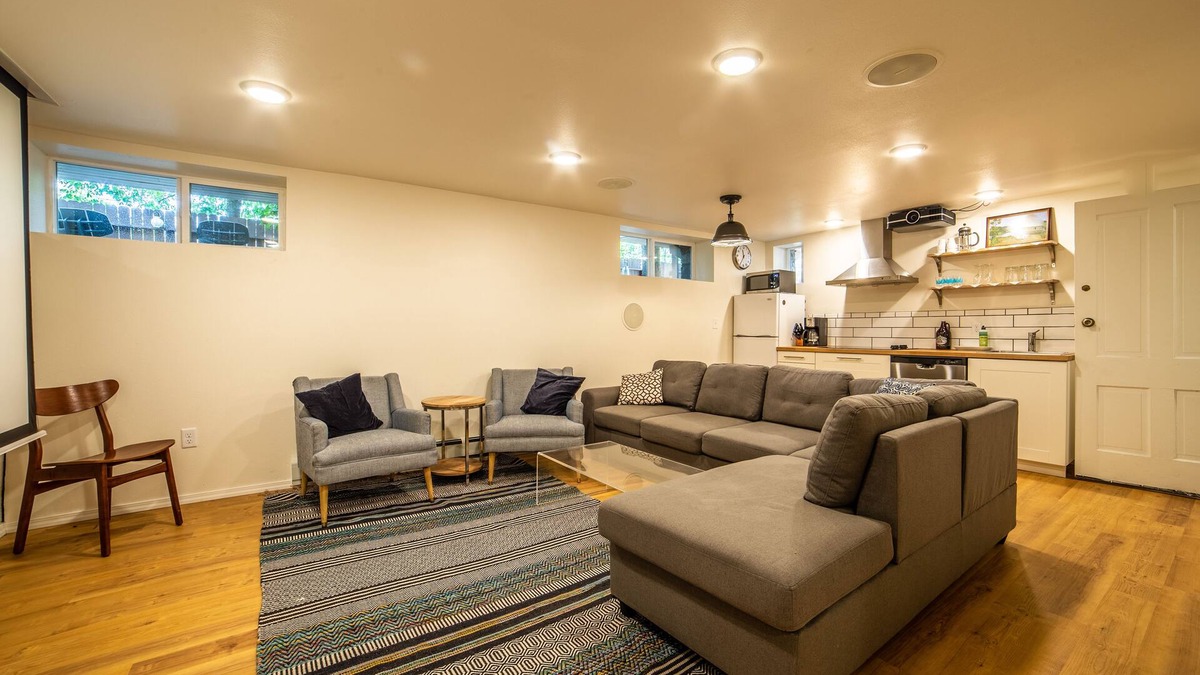 University District Apartment | Across the street from U of M- Modern Apartment- Parking included!