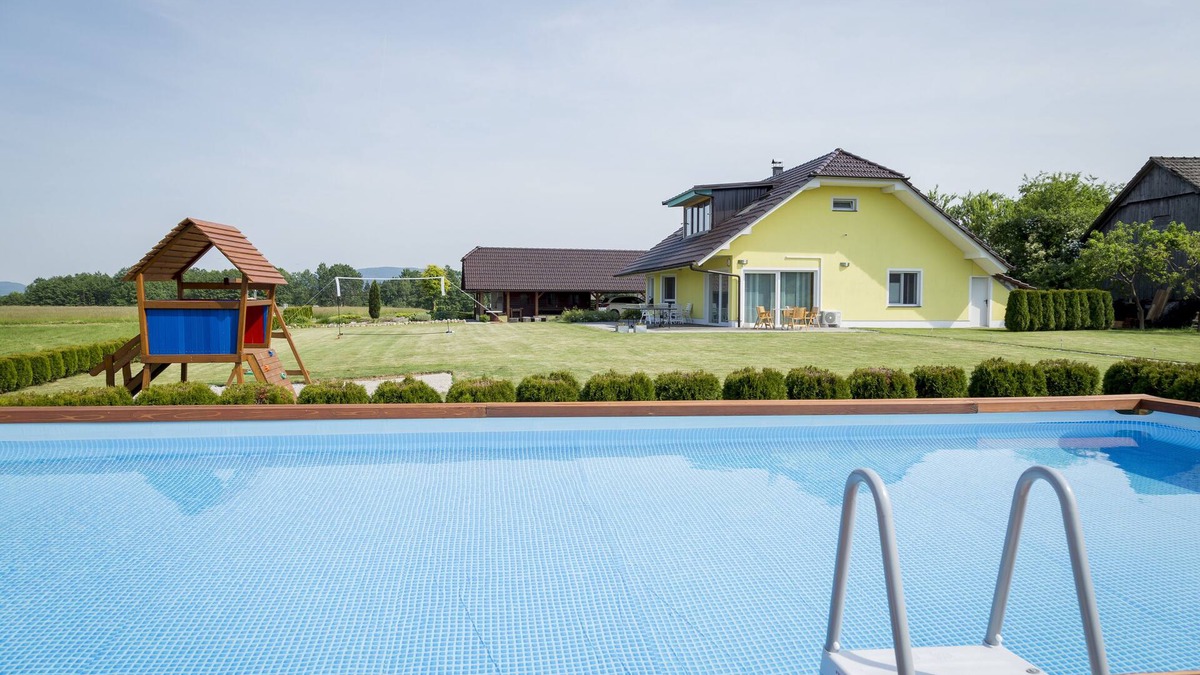 Metlika House | ACTIVE-FAMILY-HOLIDAYS, POOL, near KOLPA RIVER, Whole House, up to 12 person