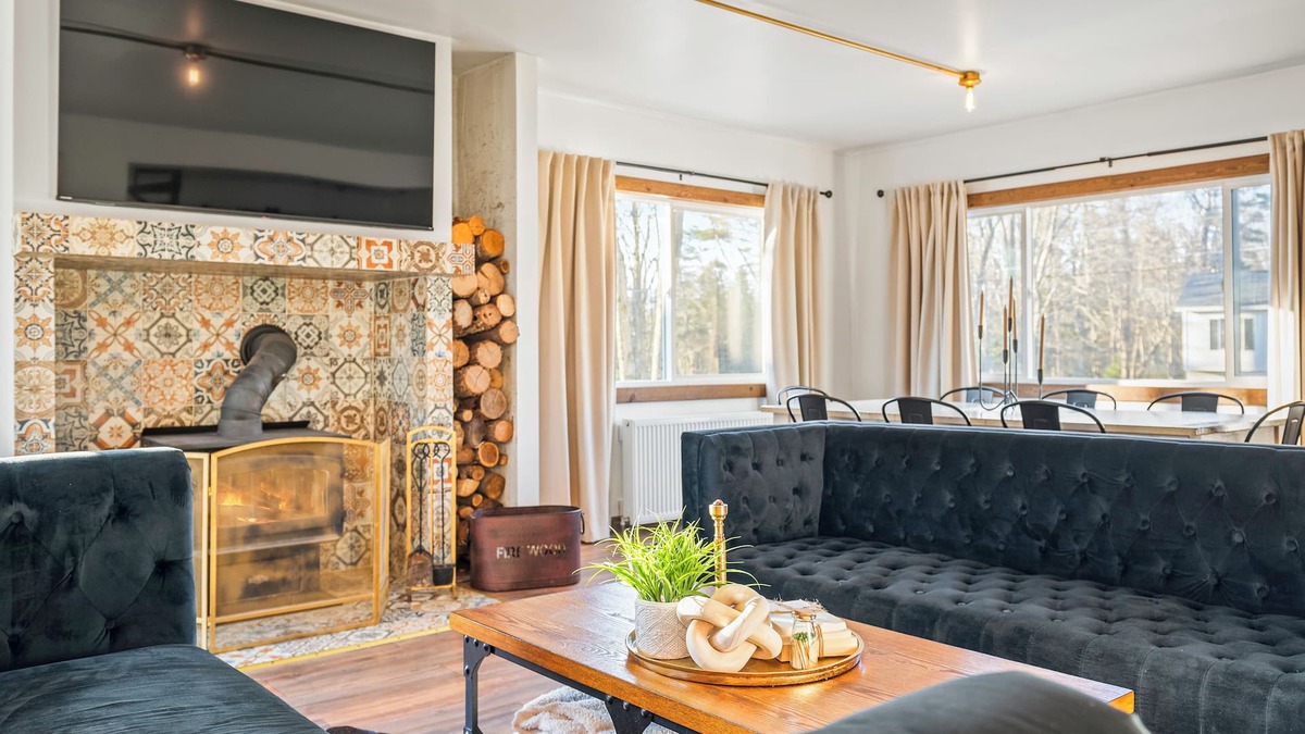 Pocono Summit House | Acute Chalet - Kalahari Waterpark, Mount Airy Casino, Camelback Resort Skiing & Snowboarding