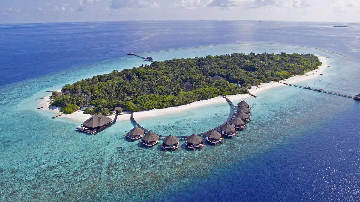 Meedhupparu Hotel | Adaaran Select Meedhupparu - 45 Minutes from Male by Seaplane