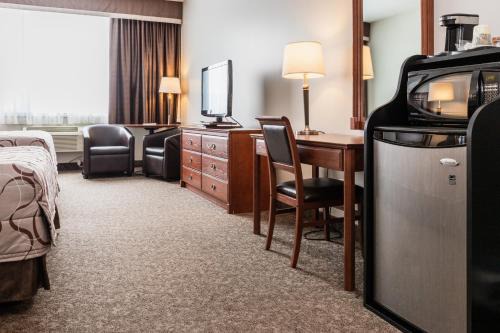 Ottawa Division Hotel | Adam's Airport Inn