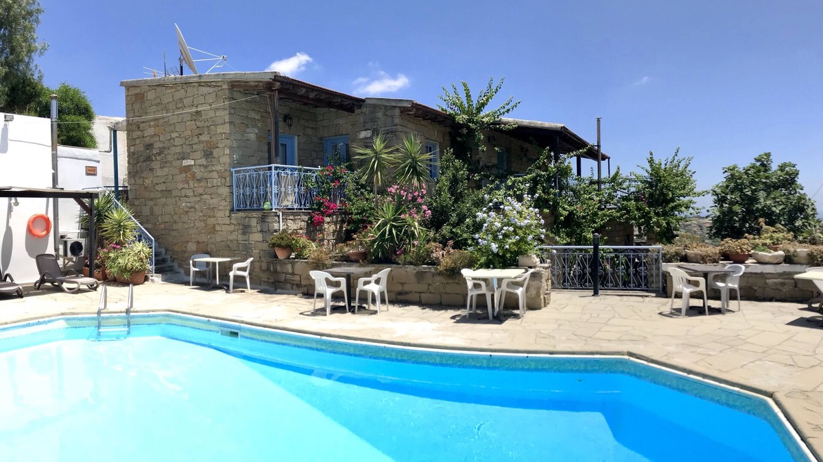 Tochni Bed & Breakfast | Adamos Holiday Apartment (Breakfast included)