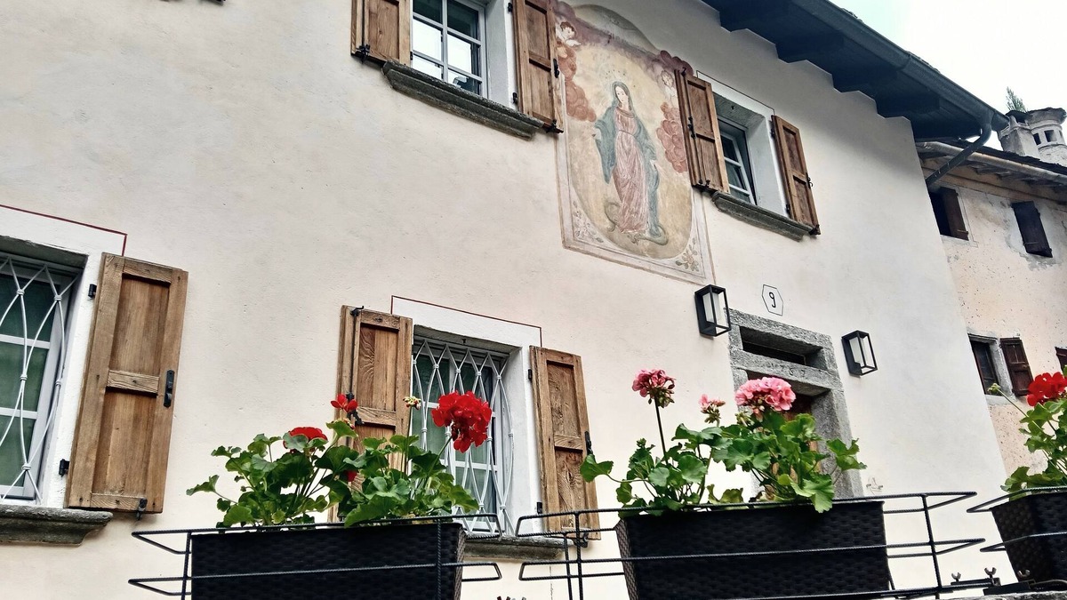 San Giacomo Filippo House | Adamossi Lombardini Completely renovated historic house in Sluga Valley.