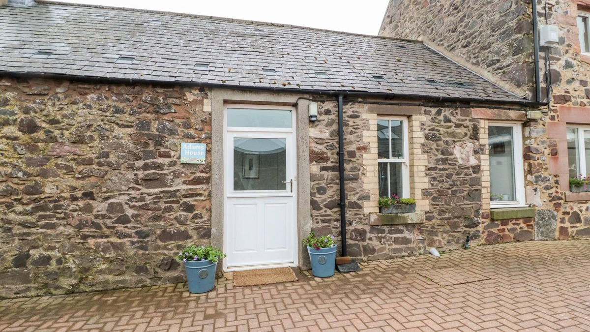 Coldingham Cottage | ADAMS HOUSE, pet friendly, with a garden in Coldingham