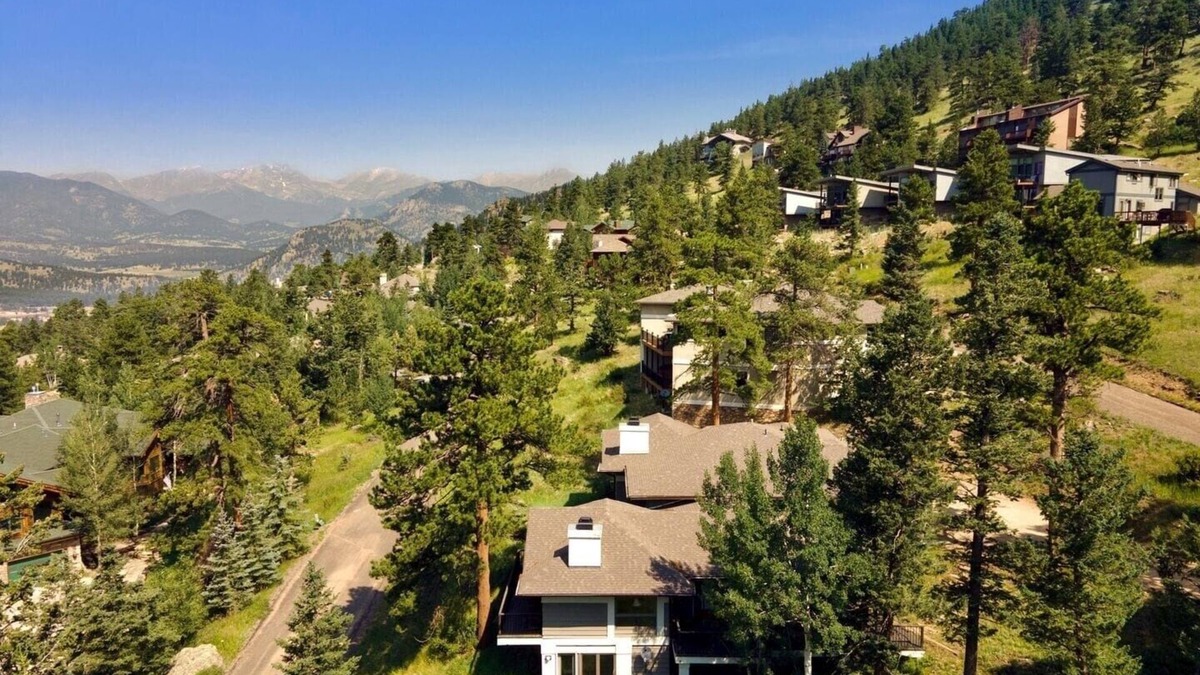 Windcliff Estates House | Adams Vacation Home at Windcliff by RedAwning