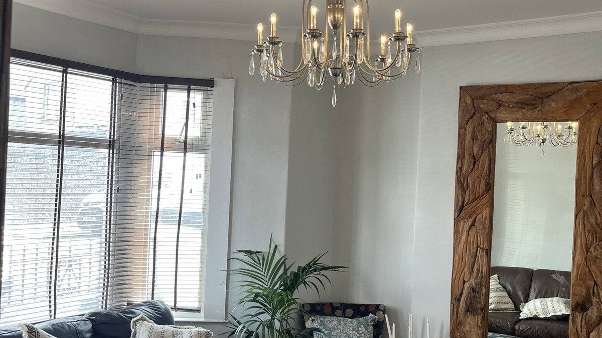 Grangetown House | Adanhouse-Stockland 5 Bedroom house sleeps 12