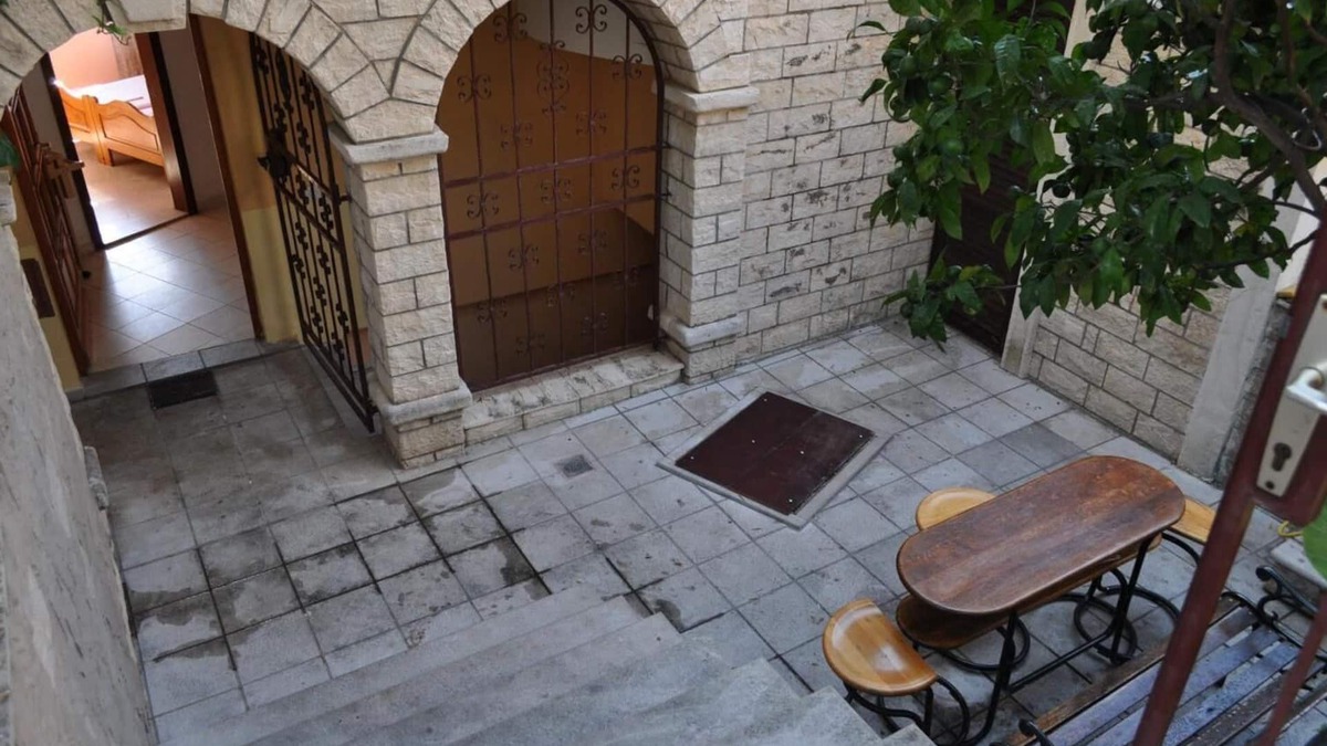 Sveti Stefan Apartment | Adapted house in a Mediterranean style, children u. Pet friendly, very good nature