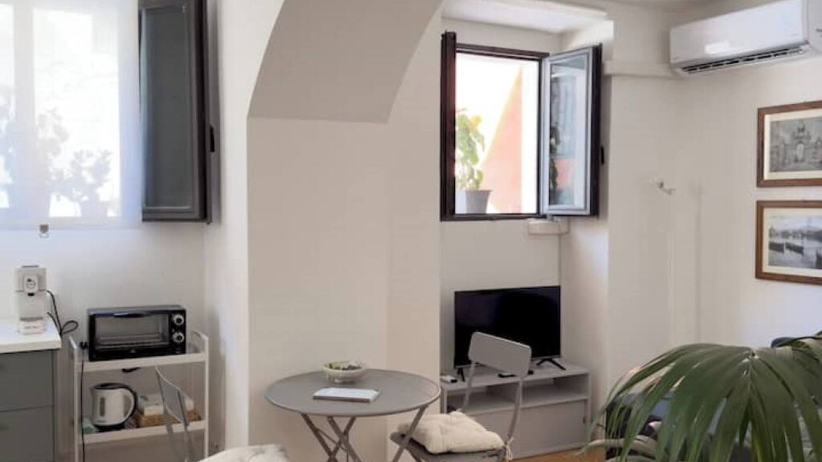 Old Town Apartment | Addi Aus Mono Apartment within walking distance of the Cathedral