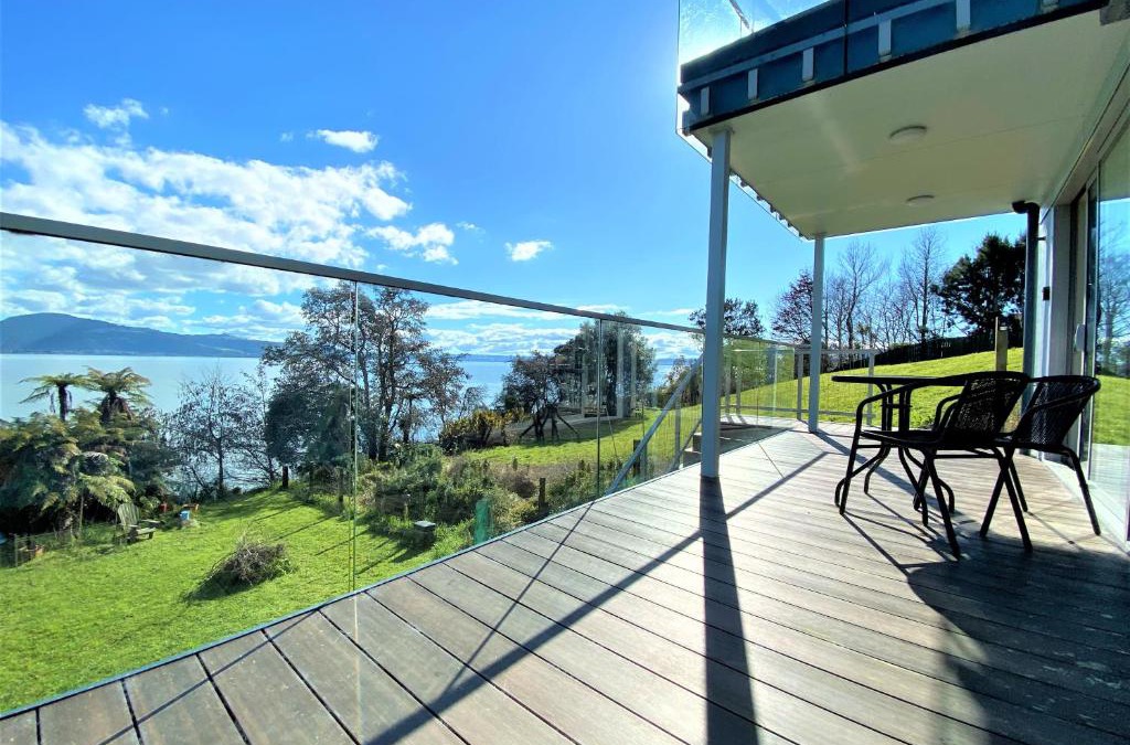 Owhata House | Addictive View - Lakeside Studio