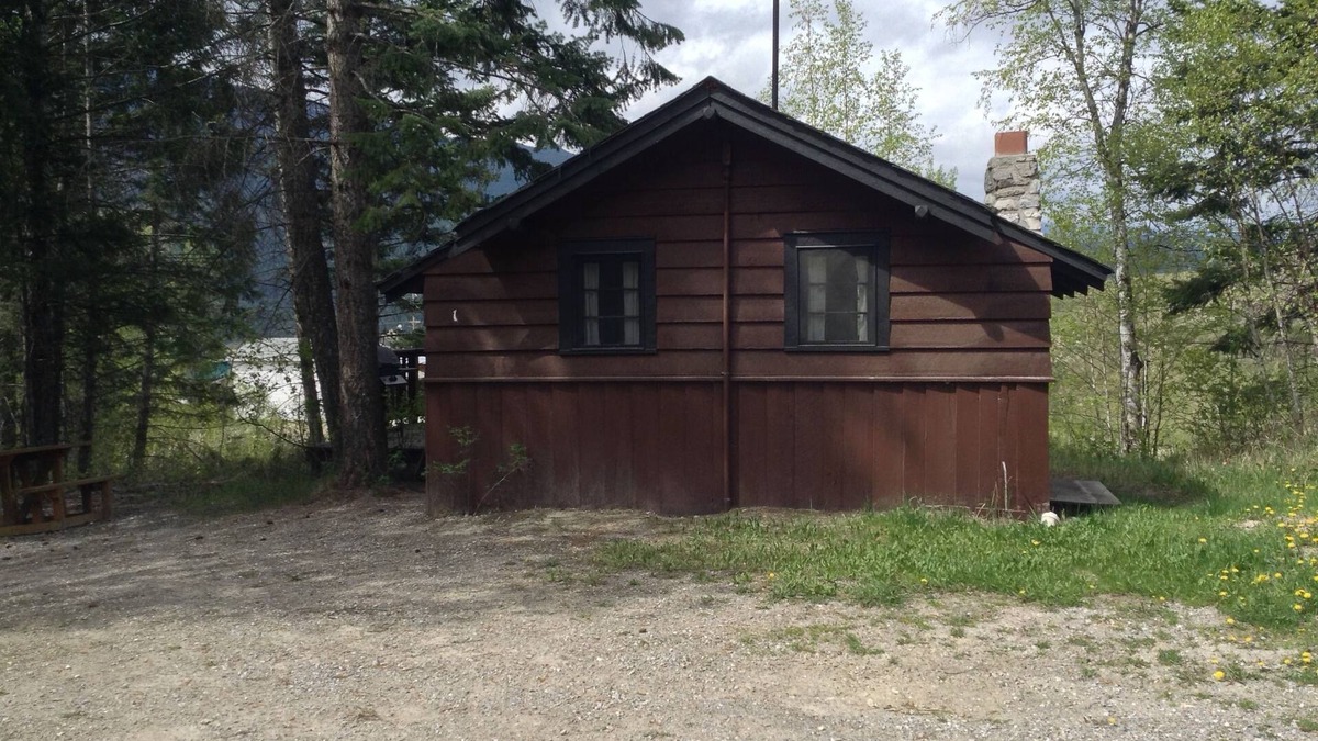 East Kootenay Cabin | Addison's Bungalows
