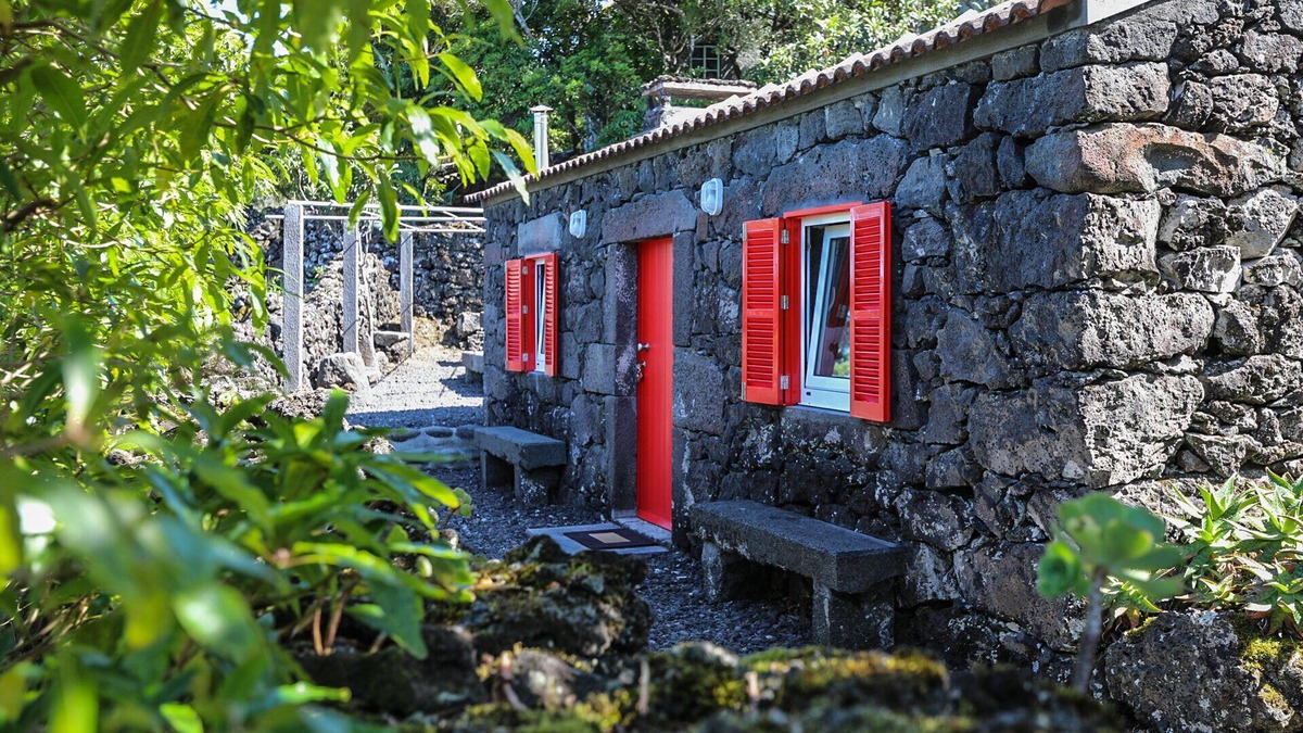 Sao Roque do Pico Cottage | Adega Baía Azul - The essence of Pico