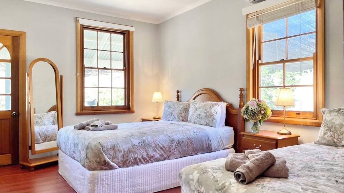 Norton Summit Cottage | Adelaide hills farm stay charming cottage